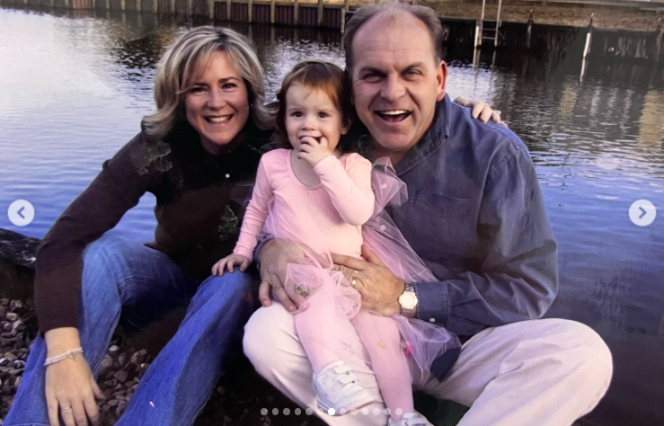 Jessica Jacoby as a child with her parents, sharing a family moment by the water, as posted on March 9, 2025 | Source: Instagram/jesssjacoby